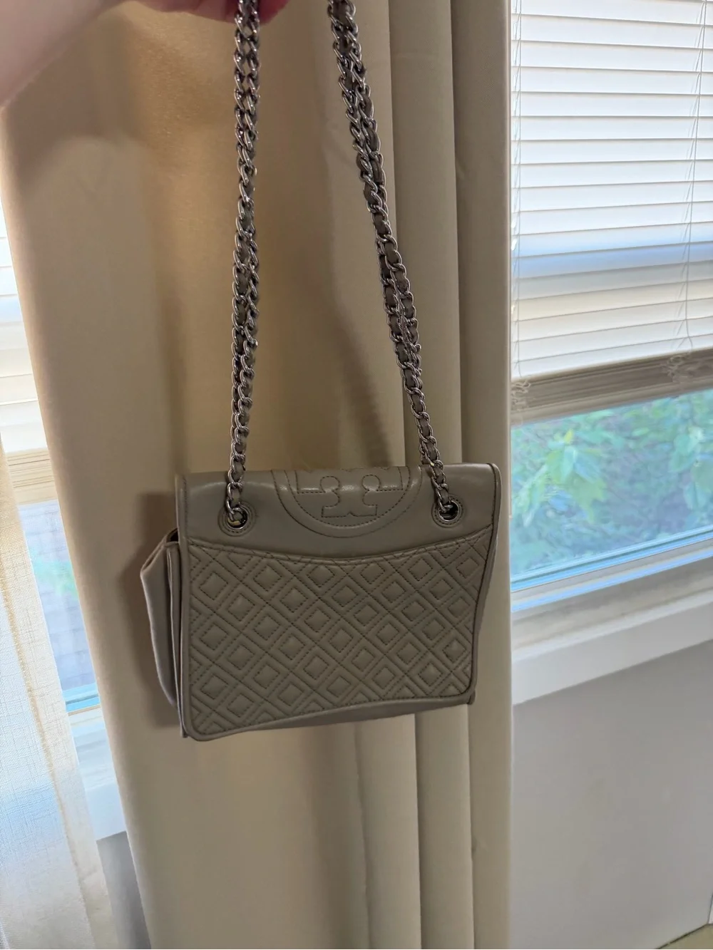 Tory Burch Fleming Quilted Leather Chain Shoulder Bag | Taupe Gray
